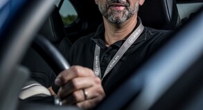 Hybridní crossover Lexus UX v přímém porovnání s průkopnickým hybridním SUV RX 