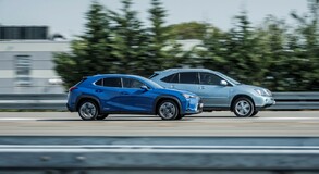 Hybridní crossover Lexus UX v přímém porovnání s průkopnickým hybridním SUV RX 