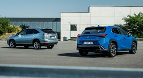 Hybridní crossover Lexus UX v přímém porovnání s průkopnickým hybridním SUV RX 
