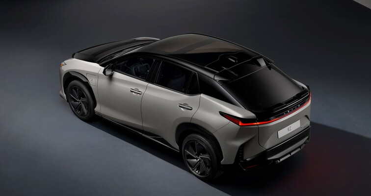 LEXUS UVÁDÍ ČISTĚ ELEKTRONICKÉ ŘÍZENÍ A VIRTUÁLNÍ MANUÁLNÍ ŘAZENÍ