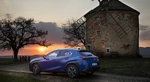 Lexus UX - local