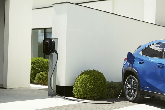 A piac egyik legfejlettebb elektromos autója lesz a Lexus UX 300e