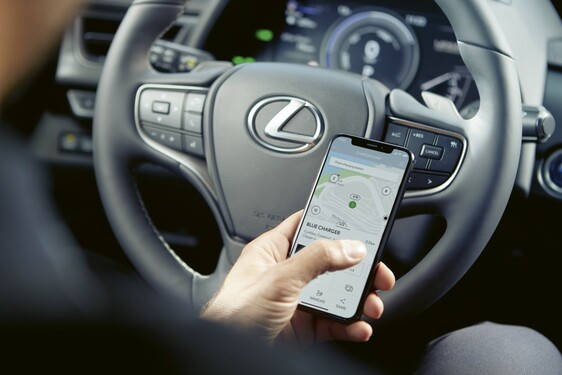 A piac egyik legfejlettebb elektromos autója lesz a Lexus UX 300e