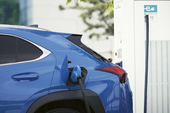 A piac egyik legfejlettebb elektromos autója lesz a Lexus UX 300e