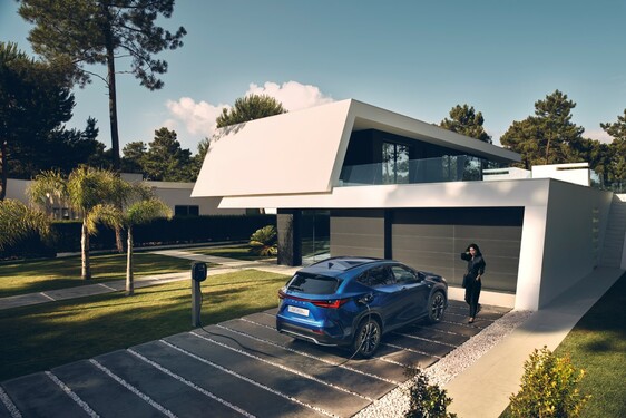 A vadonatúj Lexus NX full hibrid és plug-in hibrid hajtása is az iparág legfejlettebbje