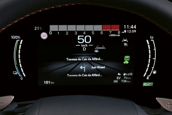 A ló és lovasának egységét idézi a vadonatúj Lexus NX pilótafülkéje