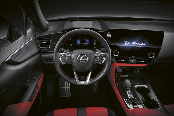 A ló és lovasának egységét idézi a vadonatúj Lexus NX pilótafülkéje