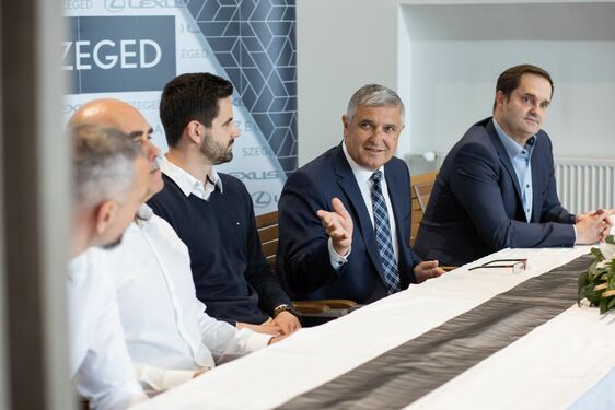 Megújította együttműködését a PICK Szeged kézilabdacsapat és a Lexus 