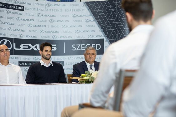 Megújította együttműködését a PICK Szeged kézilabdacsapat és a Lexus 
