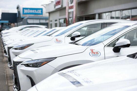 Megújította együttműködését a PICK Szeged kézilabdacsapat és a Lexus 