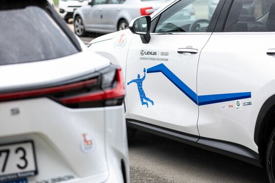 Megújította együttműködését a PICK Szeged kézilabdacsapat és a Lexus 