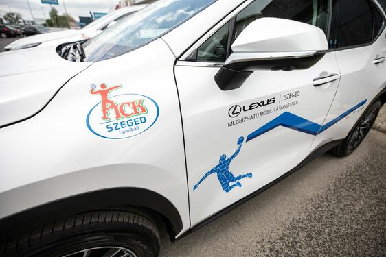 Megújította együttműködését a PICK Szeged kézilabdacsapat és a Lexus 