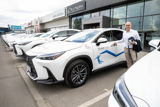 Megújította együttműködését a PICK Szeged kézilabdacsapat és a Lexus 