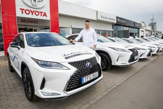 Megújította együttműködését a PICK Szeged kézilabdacsapat és a Lexus 