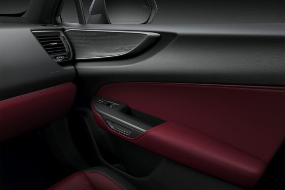 Új prémium funkciókkal és high-tech megoldásokkal gazdagodott a Lexus NX 
