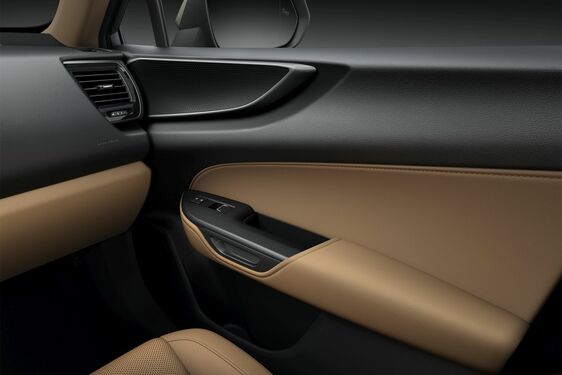 Új prémium funkciókkal és high-tech megoldásokkal gazdagodott a Lexus NX 
