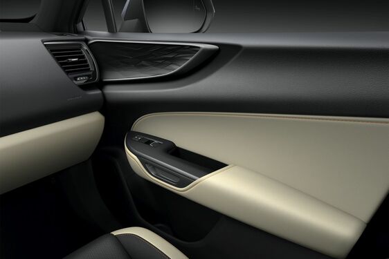 Új prémium funkciókkal és high-tech megoldásokkal gazdagodott a Lexus NX 