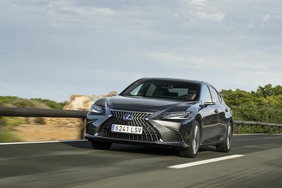 3 millió darab talált eddig gazdára a Lexus legnépszerűbb felsőkategóriás luxuslimuzinjából