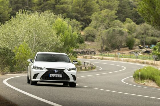 3 millió darab talált eddig gazdára a Lexus legnépszerűbb felsőkategóriás luxuslimuzinjából