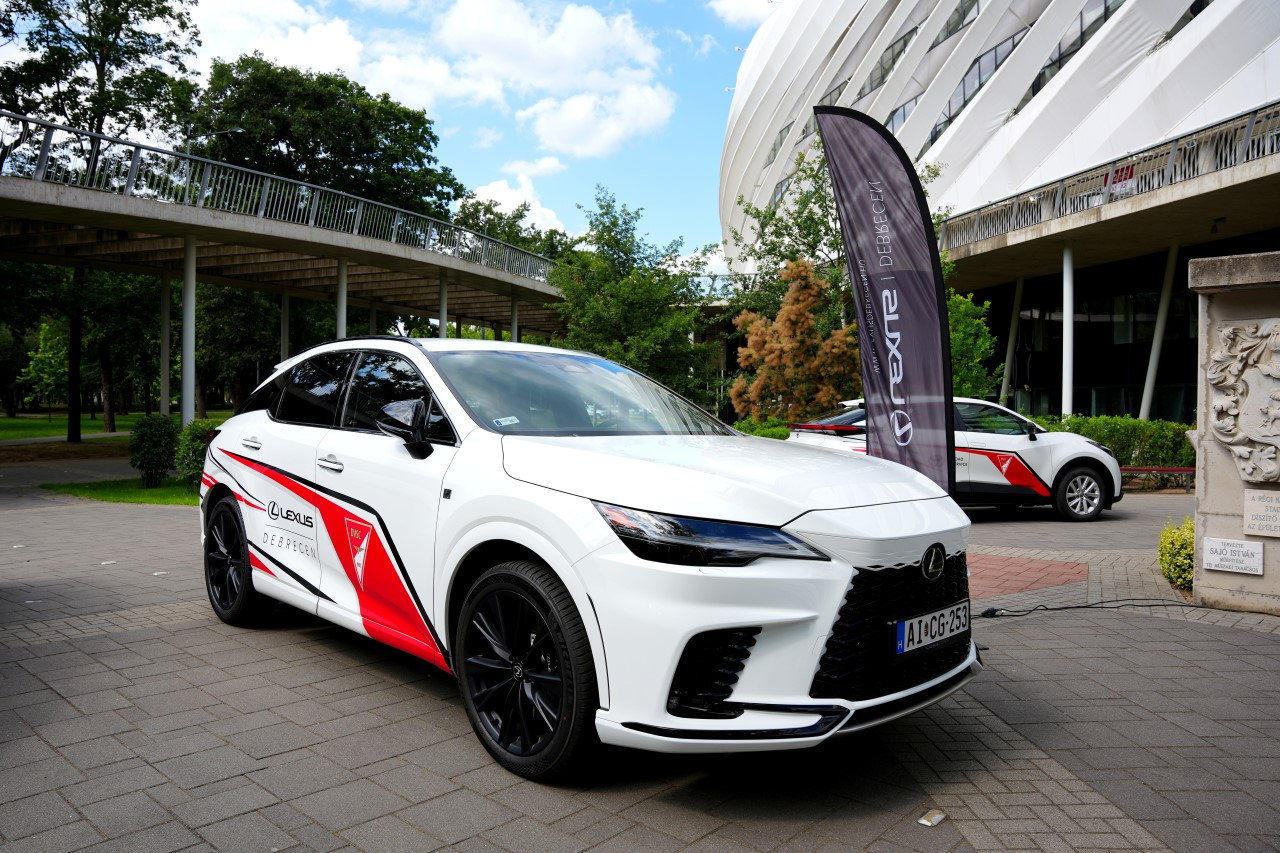 Második évébe lép a DVSC és a Toyota és Lexus márkák debreceni képviseletét ellátó Road Service Kft. együttműködése