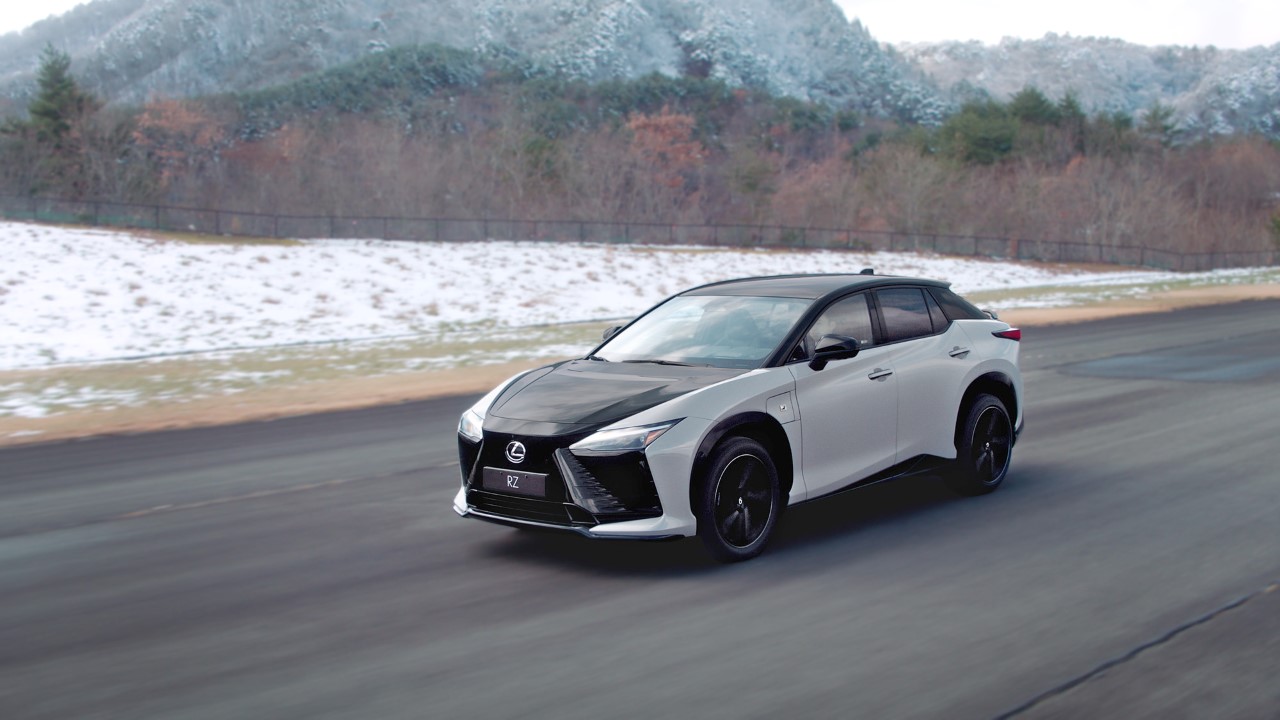 LEXUS JE LÍDROM  V OBLASTI INOVÁCIÍ TECHNOLÓGIÍ VOZIDIEL BEV, UVÁDZA NA TRH SYSTÉM ELEKTRONICKÉHO RIADENIA A VIRTUÁLNY SYSTÉM MANUÁLNEHO RADENIA