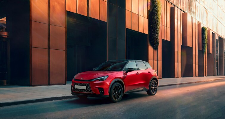  VIBRANT EDITION NÉVEN JELENTKEZIK LIMITÁLT SZÉRIÁS KIVITELLEL A KÖZKEDVELT LEXUS LBX