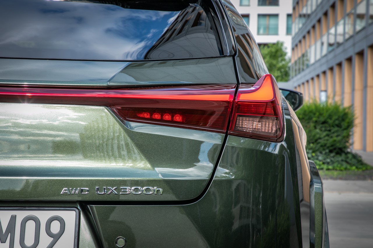 NAPĘD 4X4 DOSTĘPNY W CAŁEJ GAMIE CROSSOVERÓW I SUV-ÓW LEXUSA