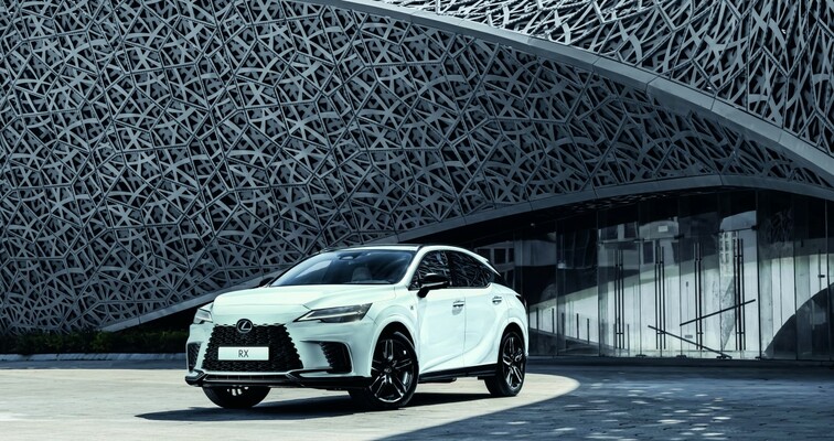 A MODELLCSALÁD EGYEDÜLÁLLÓ TAGJA: A TURBÓS, SPORTOS KARAKTERŰ LEXUS RX 500h