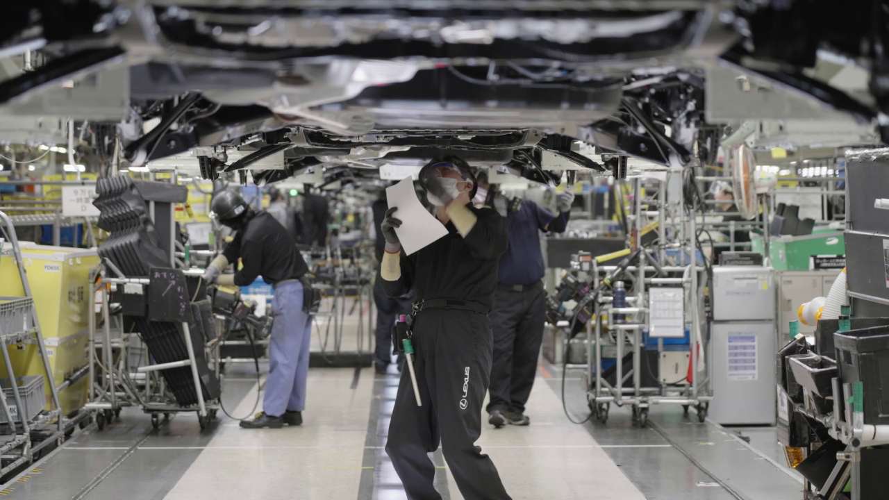 ELINDULT JAPÁNBAN AZ ÚJ LEXUS ES GYÁRTÁSA