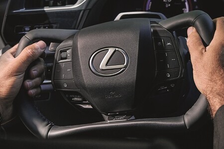 VIRTUÁLIS SEBESSÉGVÁLTÓVAL EMELI ÚJ SZINTRE AZ ELEKTROMOS VEZETÉSI ÉLMÉNYT A LEXUS