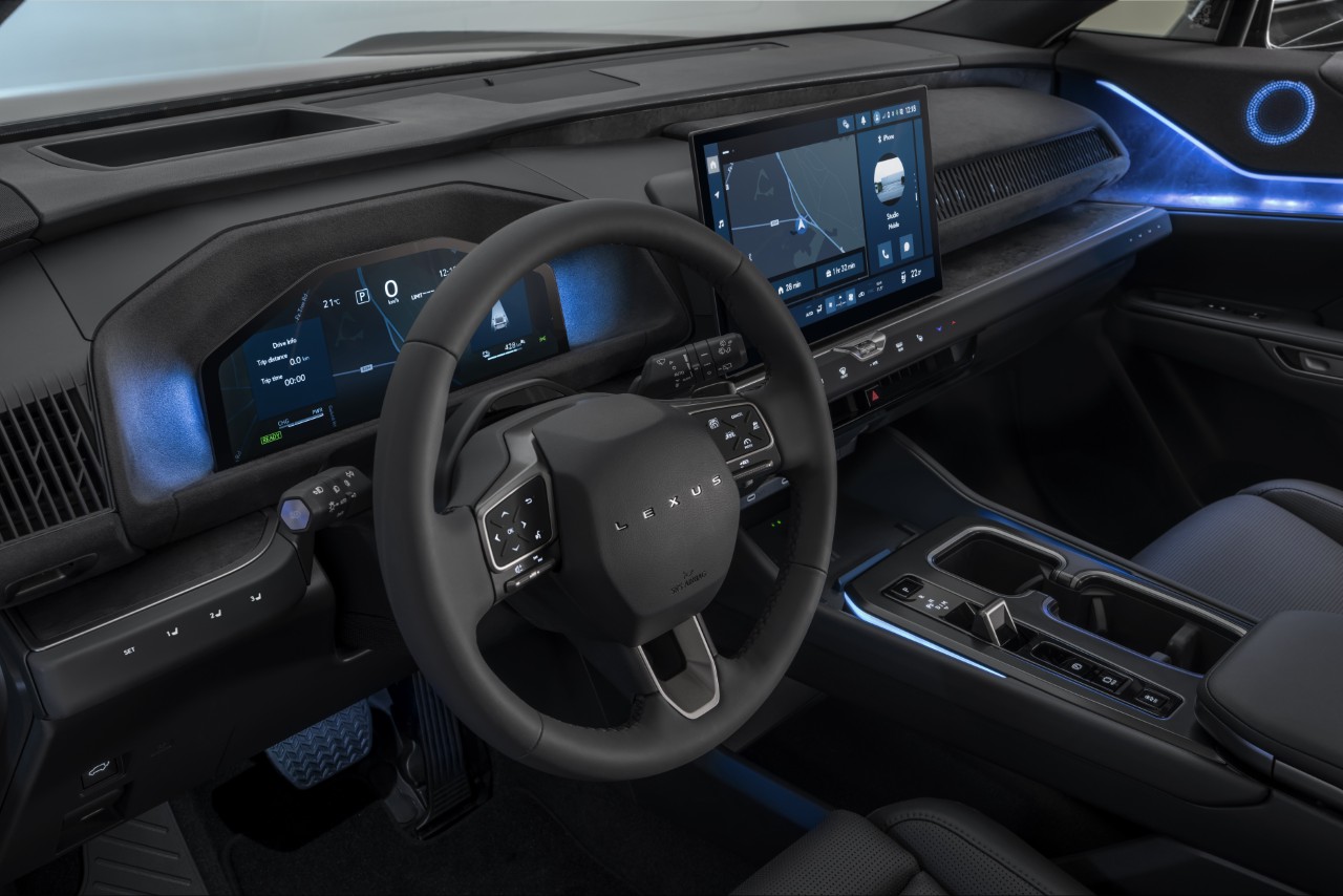 VIRTUÁLIS KÉZI VÁLTÓVAL ÉS INTELLIGENS ÖSSZKERÉKHAJTÁSSAL ÉRKEZIK A LEXUS TZ