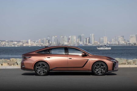 AZ ÚJ LEXUS ES: AMIKOR AZ ELEGANCIA TALÁLKOZIK AZ ELEKTRIFIKÁCIÓVAL