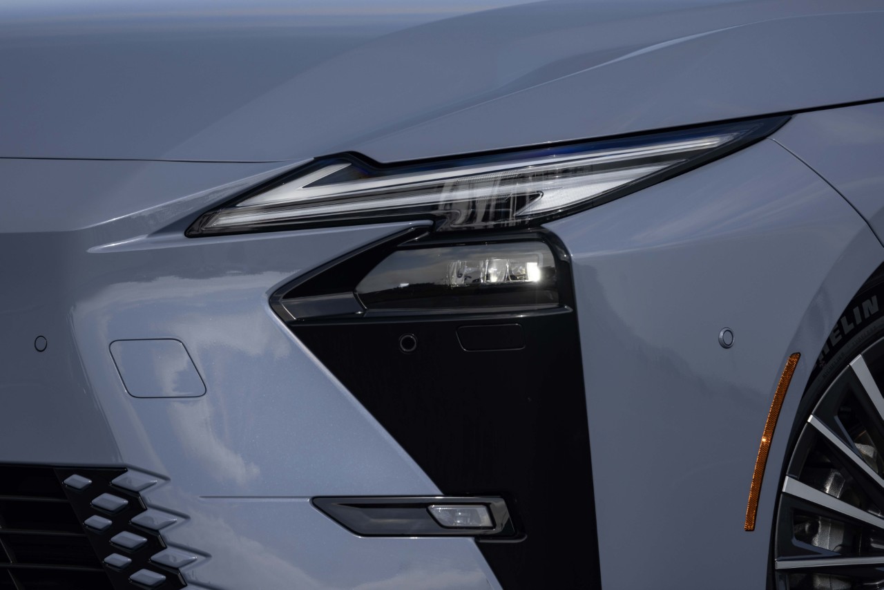 ÚJ LEXUS ES FORMAVILÁG: CLEAN TECH X ELEGANCE