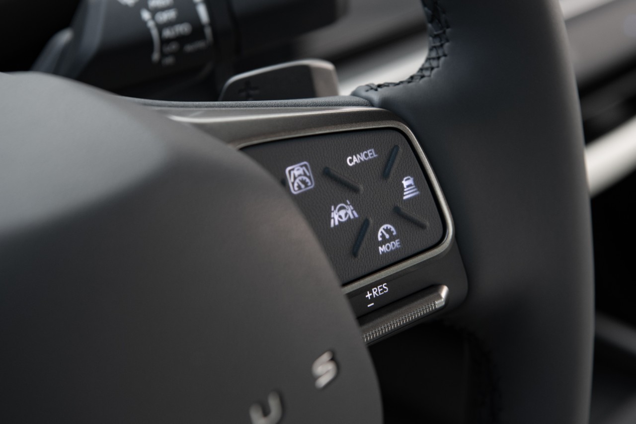 ÚJ LEXUS ES BELSŐ TÉR: EGYSZERŰ ÉS MODERN LUXUS
