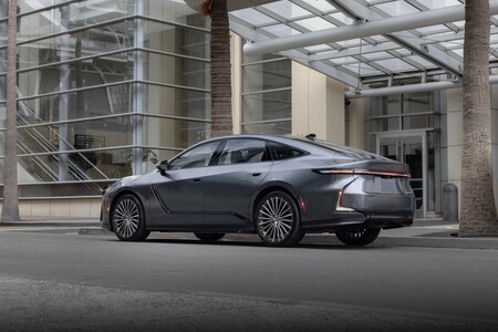ÚJ LEXUS ES BELSŐ TÉR: EGYSZERŰ ÉS MODERN LUXUS
