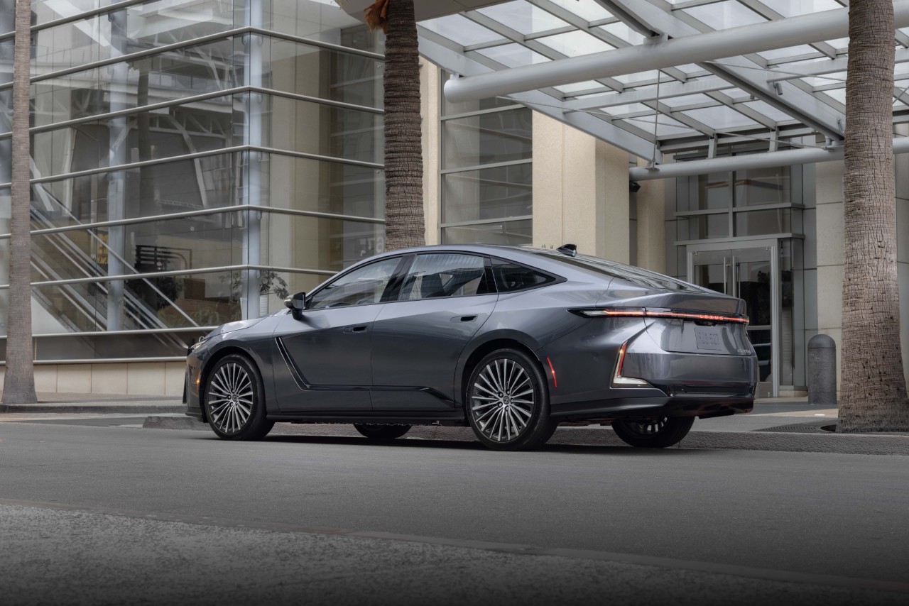 ÚJ LEXUS ES BELSŐ TÉR: EGYSZERŰ ÉS MODERN LUXUS