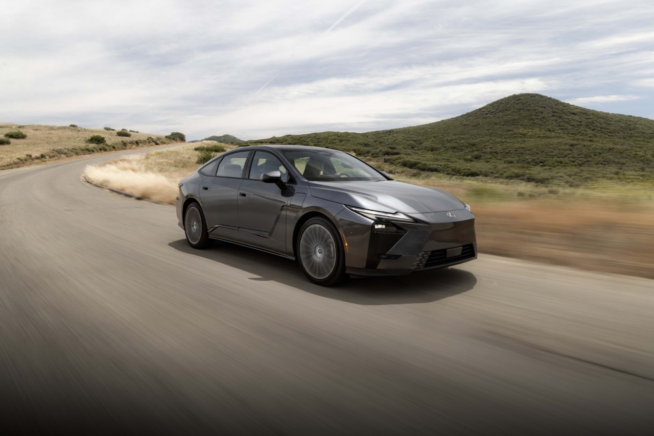 ÚJ LEXUS ES HAJTÁSLÁNCOK: MAXIMÁLIS KÉNYELEM MÁR TELJESEN ELEKTROMOS ÉS HIBRID VERZIÓBAN IS
