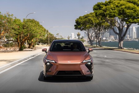 ÚJ LEXUS ES HAJTÁSLÁNCOK: MAXIMÁLIS KÉNYELEM MÁR TELJESEN ELEKTROMOS ÉS HIBRID VERZIÓBAN IS
