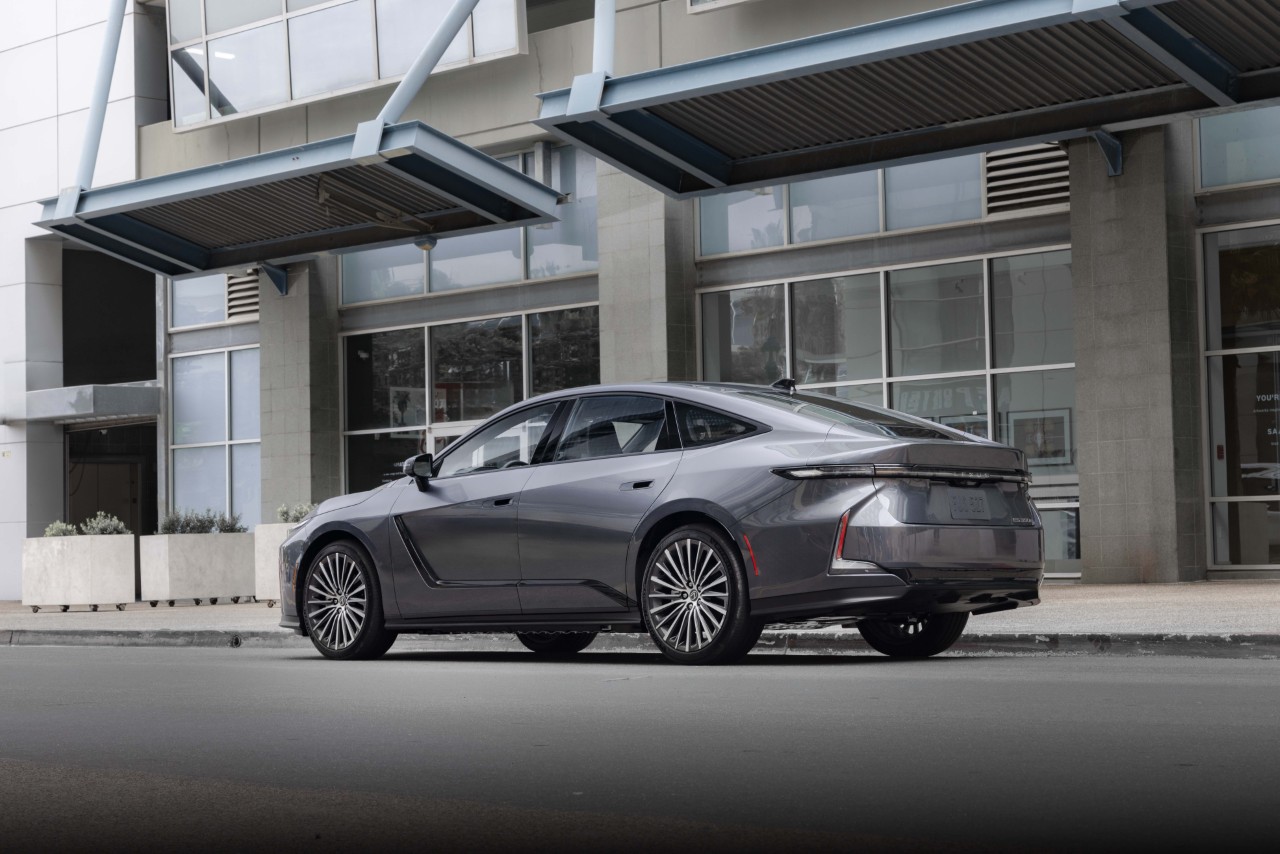 Új LEXUS ES - AZ ÚJ GENERÁCIÓS LEXUS MULTIMÉDIA DEBÜTÁLÁSA