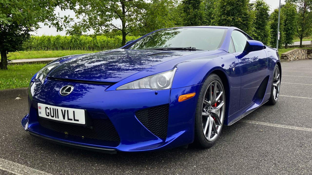 AMIKOR KÉT LEGENDA TALÁLKOZIK: LEXUS LFA ÉS AZ 1000 MIGLIA