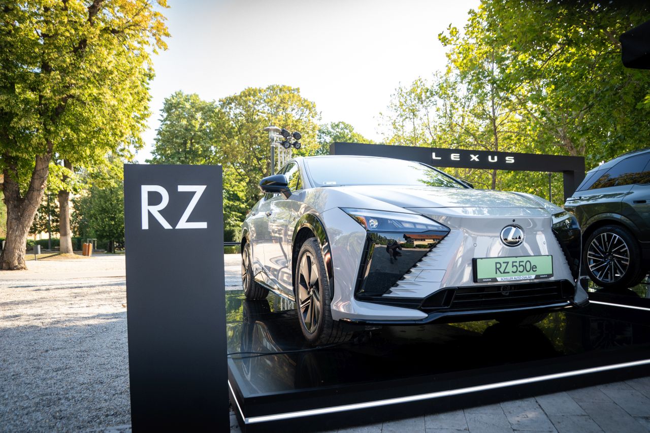 Nagyközönség előtt a Lexus elektromos újdonságai: Balatonfüreden debütál a Lexus ES és TZ!