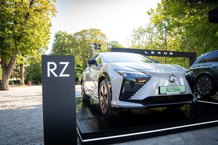 Nagyközönség előtt a Lexus elektromos újdonságai: Balatonfüreden debütál a Lexus ES és TZ!