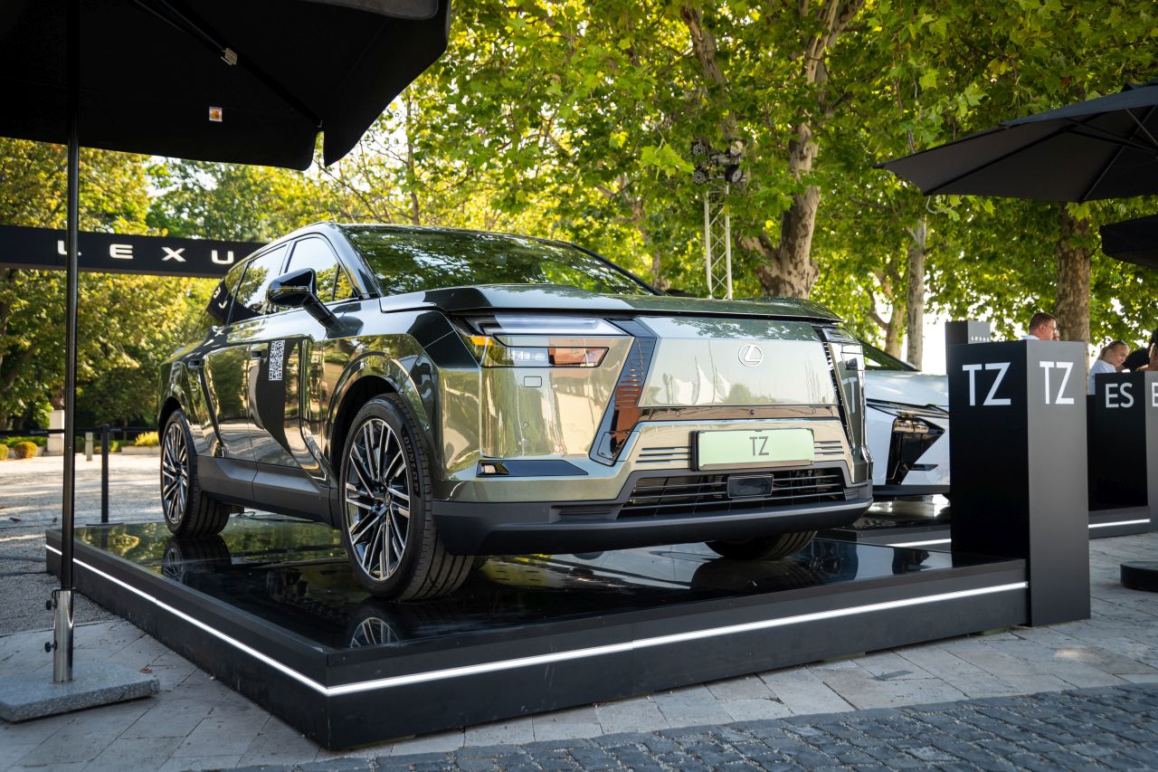 Nagyközönség előtt a Lexus elektromos újdonságai: Balatonfüreden debütál a Lexus ES és TZ!
