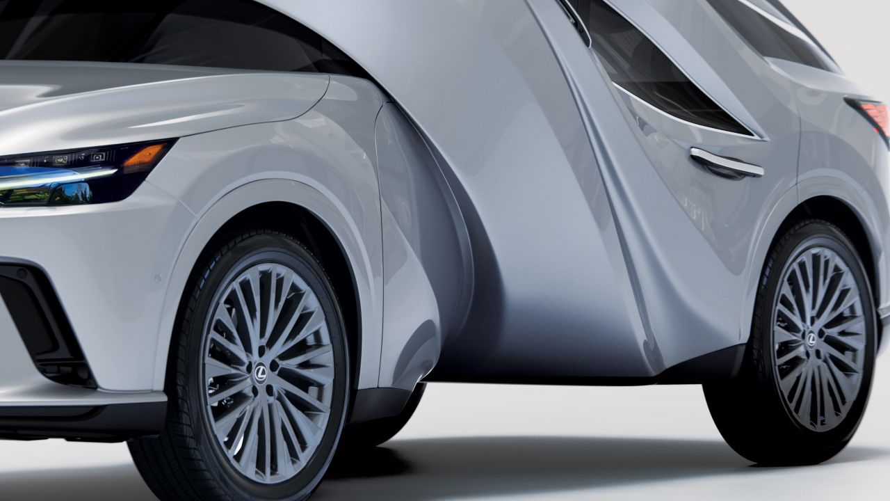 A Lexus szó szerint új formába öntötte autóit: két elektrifikált modellből is született kortárs műalkotás