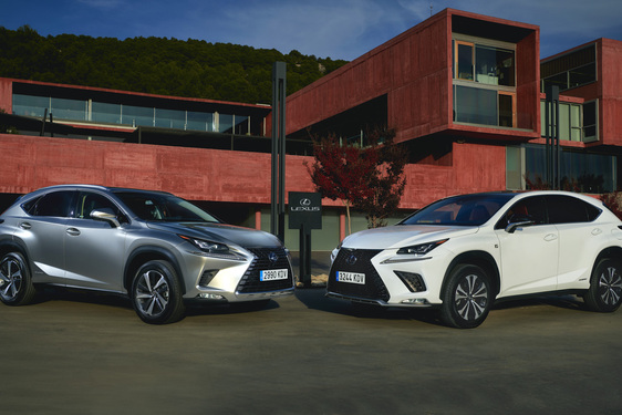 MEGÚJULT A LEGNÉPSZERŰBB LEXUS