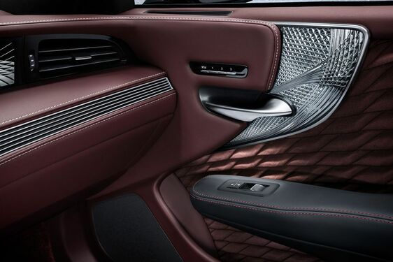  LEXUS LS: A LUXUS CSILLOGÁSA