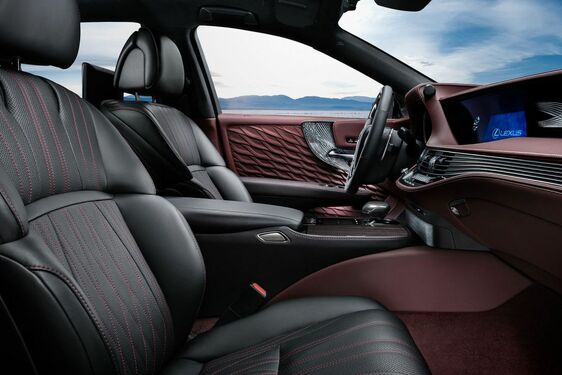  LEXUS LS: A LUXUS CSILLOGÁSA
