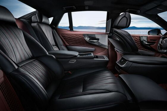 LEXUS LS: A LUXUS CSILLOGÁSA