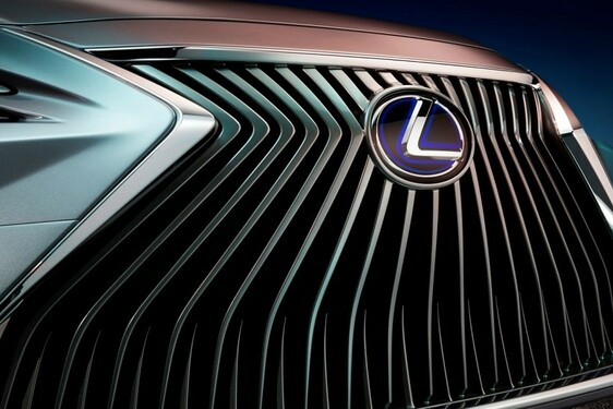 TITOKZATOS LEXUS ÉRKEZIK PEKINGBEN
