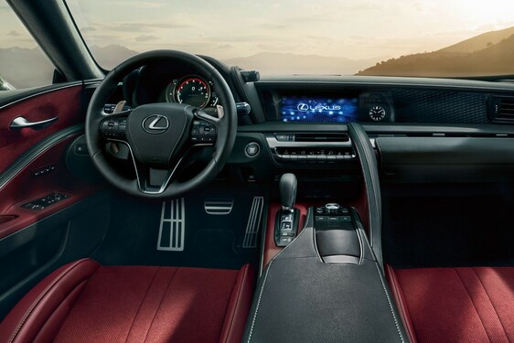 A HIBRIDEKNEK KÖSZÖNHETŐEN TAROL EURÓPÁBAN A LEXUS